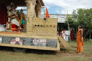 Swamiji-Supervising-The-Preparation - DSC_2223.jpg