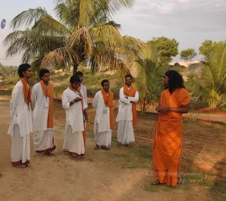 Swamiji-In-Rounds - DSC_2692.JPG