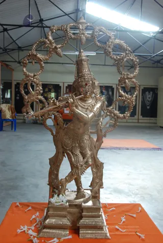 Swamiji-Doing-Pranaprathistha-To-Deities - DSC_3309.JPG