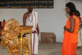 Swamiji-With-His-Sacredarts-Team-In-Making-Vahanas - watermark_IMG_6713.JPG