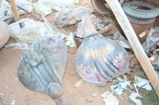 Swamiji-Supervising-The-Metal-Carving-Work - IMG_1929.JPG