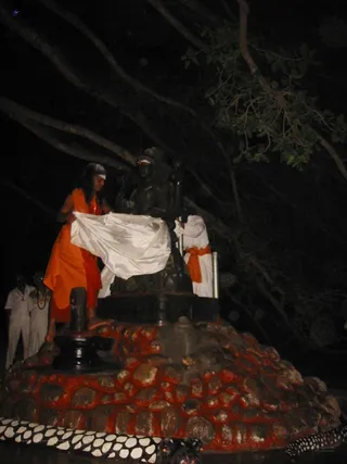 Dakshinamurthy Moolavar Abhishekam - ShivRathri_2005_ashram (26)_watermark.jpg