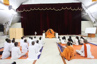 Swamiji-With-Lbt-Students - IMG_8009.JPG