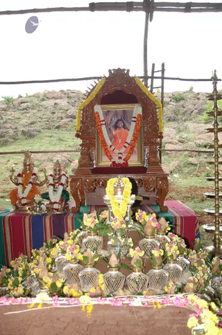 Swamiji-Supervising-The-Preparation - DSC_2426.jpg