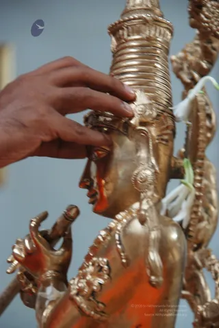 Swamiji-Doing-Pranaprathistha-To-Deities - DSC_3304.JPG