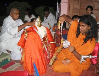 Swamiji Doing Alankar - IMG_0957_watermark.jpg