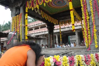 Visit-To-Arunachaleshwara-Temple - 06--Swamiji-at-Arunagiriyogeshwara_6.jpg