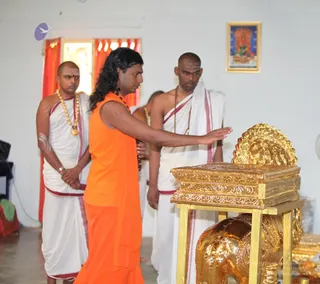 Swamiji-With-His-Sacredarts-Team-In-Making-Vahanas - watermark_IMG_6700.JPG