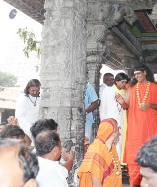 Visit-To-Arunachaleshwara-Temple - 04--Swamiji-at-Ganesha-Temple_11.jpg