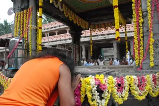 Visit-To-Arunachaleshwara-Temple - 06--Swamiji-at-Arunagiriyogeshwara_7.jpg