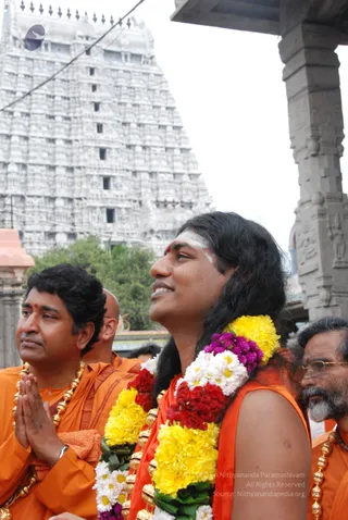 Visit-To-Arunachaleshwara-Temple - 07--Swamiji-walking-towards-krithika-mandapam_7.jpg