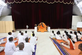 Swamiji-With-Lbt-Students - IMG_7990.JPG