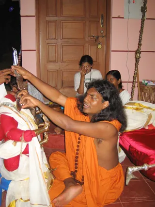 Swamiji Doing Alankar - IMG_0904_watermark.jpg