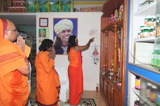 Visit-To-Devotees-Shop - IMG_7110.jpg