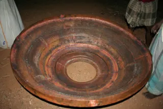 Swamiji-Supervising-The-Metal-Carving-Work - IMG_5154.JPG