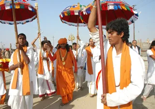 Procession - india-Ashram-Dic.30-31-1 -.05-06 375_watermarked.jpg