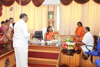 Welcoming-Swamiji - IMG_0967.JPG