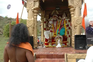 Swamiji-Supervising-The-Preparation - DSC_2220.jpg
