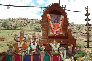 Swamiji-Supervising-The-Preparation - DSC_2357.jpg