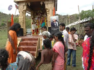 Swamiji-Supervising-The-Preparation - DSC_2239.jpg