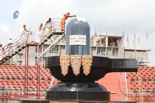 Nithyanandeshwara-Paramashiva-Lingha-Abishekam - watermark_IMG_3643.jpg