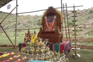 Swamiji-Supervising-The-Preparation - DSC_2425.jpg