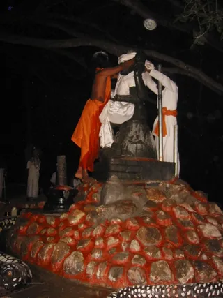 Dakshinamurthy Moolavar Abhishekam - ShivRathri_2005_ashram (27)_watermark.jpg