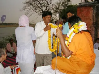 Varanasi-Ashram - Varnasi_garland.jpg