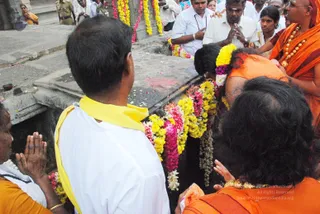 Visit-To-Arunachaleshwara-Temple - 06--Swamiji-at-Arunagiriyogeshwara_29.jpg
