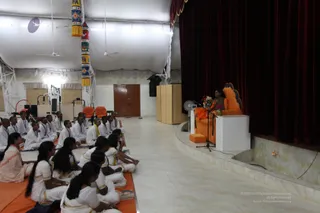 Swamiji-With-Lbt-Students - IMG_8004.JPG