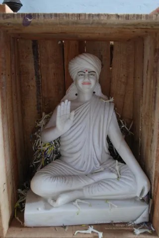 Swamiji-Doing-Pranaprathistha-To-Deities - DSC_3324.JPG