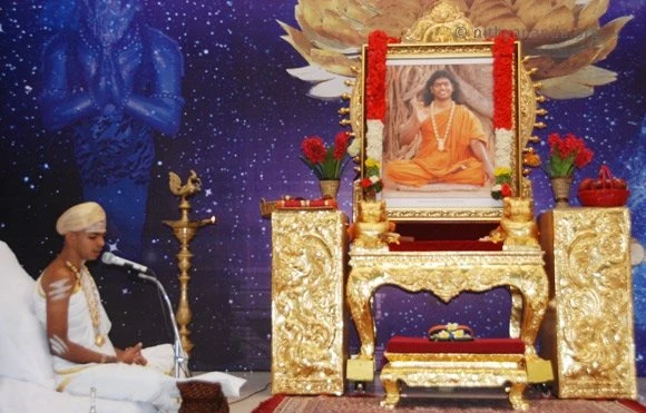 https//www.nithyananda.org/sites/default/files/photo-gallery/2011-08aug-06-12b-paduka-puja-to-paramahamsa-nithyananda-guru-moorthy.jpg?1313759858