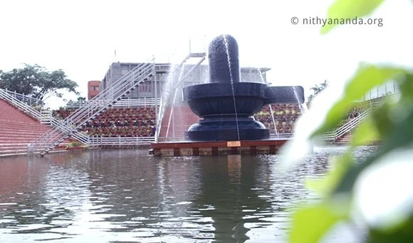 https://www.nithyananda.org/sites/default/files/photo-gallery/2011-08aug-08-03a-ananda-linga-vaidhya-sarovar.jpg?1313766636