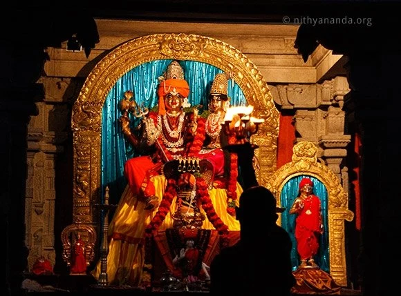 https://www.nithyananda.org/sites/default/files/photo-gallery/2011-08aug-08-06a-evening-arathi-anandeshwara-temple-bidadi.jpg?1313766643