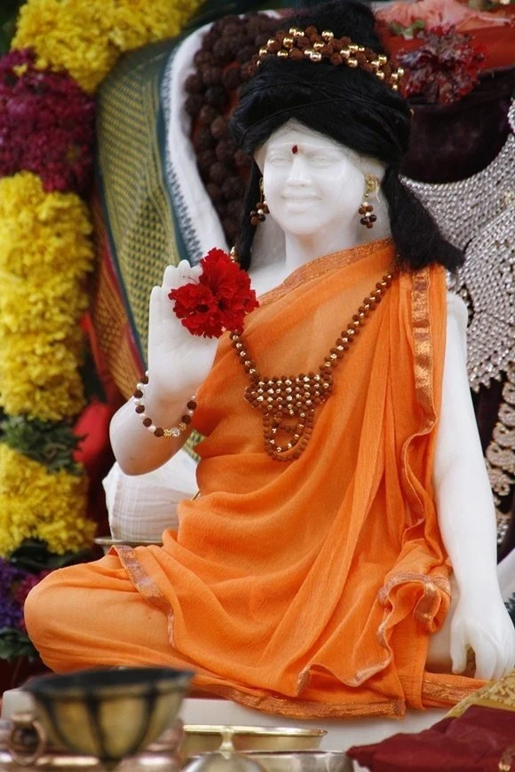 https://www.nithyananda.org/sites/default/files/photo-gallery/2011-08aug-11-nithyananda-photo-01e-anandeswara-anandeswari-bidadi-temple.JPG?1313821416