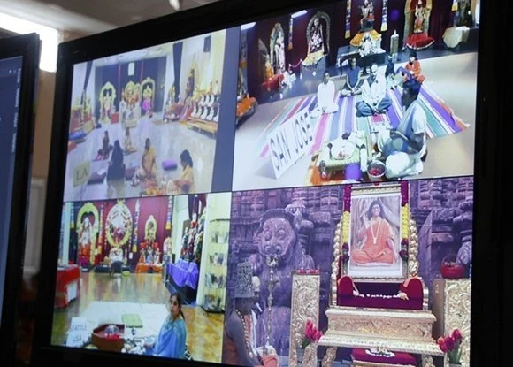 https://www.nithyananda.org/sites/default/files/photo-gallery/2011-08aug-11-nithyananda-photo-02c-paduka-puja-raja-sabha-bidadi.JPG?1313821511