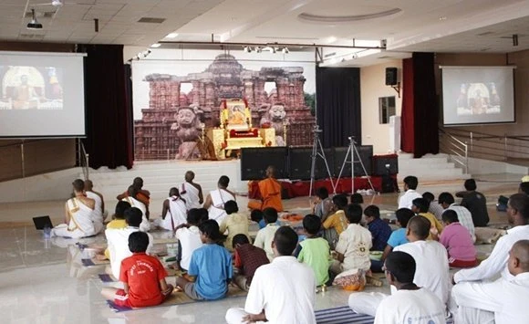 Devotees around the world watching brahma sutras delivered by Paramahamsa Nithyananda