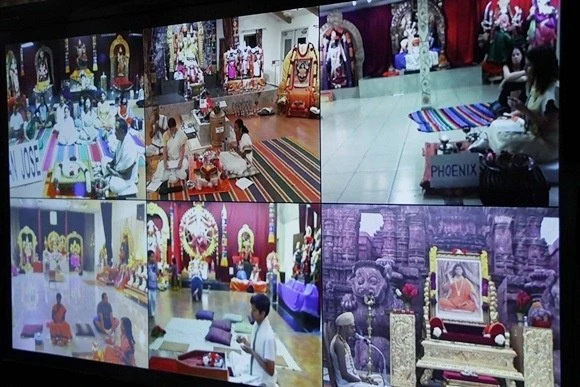 https://www.nithyananda.org/sites/default/files/photo-gallery/2011-08aug-13-nithyananda-photo-02c-paduka-puja-raja-sabha-bidadi.JPG?1313828246