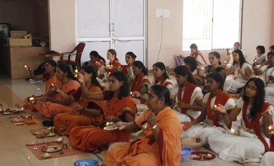 https://www.nithyananda.org/sites/default/files/photo-gallery/2011-08aug-13-nithyananda-photo-02d-paduka-puja-raja-sabha-bidadi.JPG?1313828259