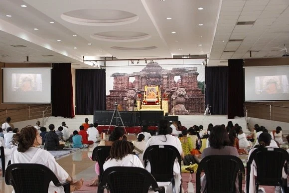 Devotees all around the world imbibing Master's subtle energy behind the words & long gaps of silence, during the Brahma Sutras discourse