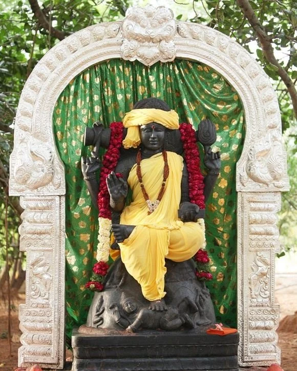 Adiguru Dakshinamurthy under the sacred banyan tree radiating vibrant silence