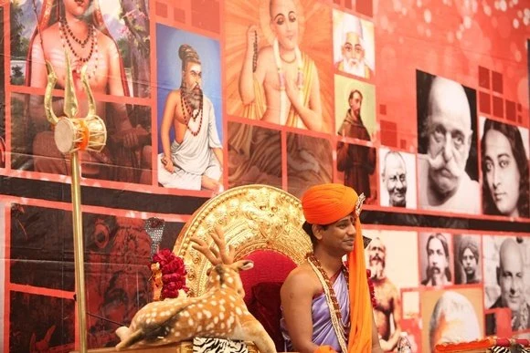 https://www.nithyananda.org/sites/default/files/photo-gallery/2011-08aug-15-nithyananda-photo-02a-pada-puja-raja-sabha-bidadi_0.JPG?1313833947
