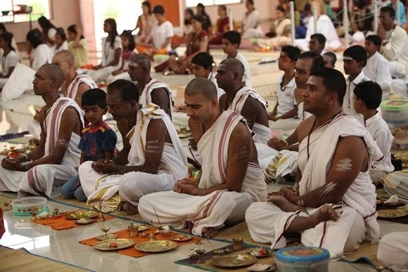 https://www.nithyananda.org/sites/default/files/photo-gallery/2011-08aug-15-nithyananda-photo-02b-pada-puja-raja-sabha-bidadi_0.JPG?1313833955