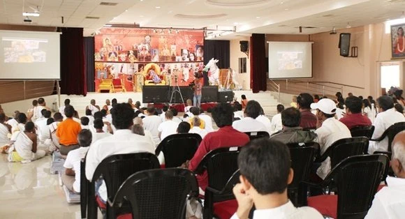 https://www.nithyananda.org/sites/default/files/photo-gallery/2011-08aug-15-nithyananda-photo-03c-kailash-talk-bidadi_1.JPG?1313834740