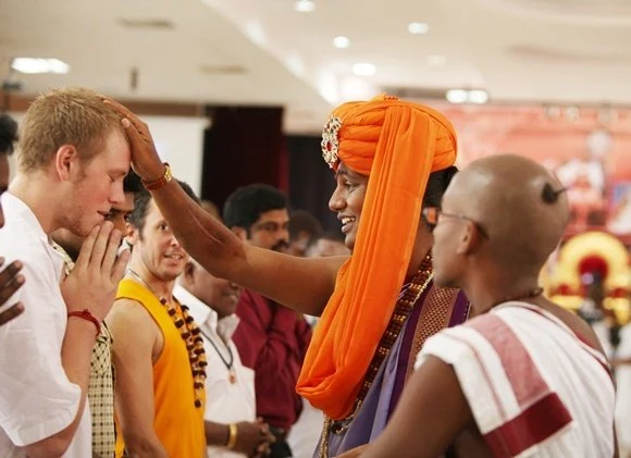 Paramahamsa Nithyananda blessing the devotees during Sarva Darshan for their physical and mental well-being