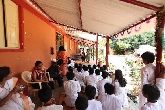 https://www.nithyananda.org/sites/default/files/photo-gallery/2011-08aug-15-nithyananda-photo-06d-independence-day-gurukul-celebs-bidadi-ashram.JPG?1313834913
