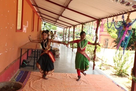 https://www.nithyananda.org/sites/default/files/photo-gallery/2011-08aug-15-nithyananda-photo-06e-independence-day-gurukul-celebs-bidadi-ashram.JPG?1313834923