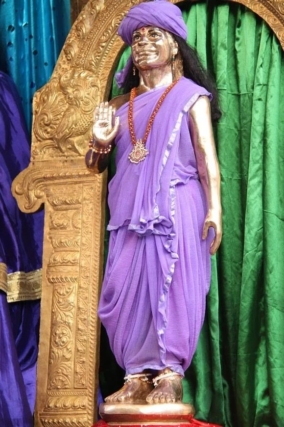 https://www.nithyananda.org/sites/default/files/photo-gallery/2011-08aug-17-nithyananda-photo-01f-swamiji-pratyaksha-murthi-temple-bidadi.JPG?1313847054