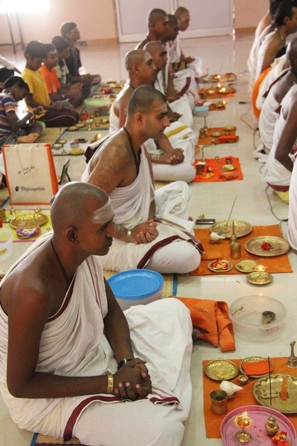 https://www.nithyananda.org/sites/default/files/photo-gallery/2011-08aug-17-nithyananda-photo-02b-paduka-puja-bidadi.JPG?1313847079