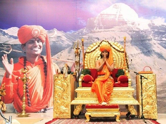 https://www.nithyananda.org/sites/default/files/photo-gallery/2011-08aug-17-nithyananda-photo-02c-swamiji-arati-raja-sabha-bidadi.JPG?1313847100